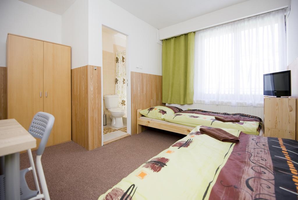 Penzion Ostrava-Levne Ubytovani Extérieur photo